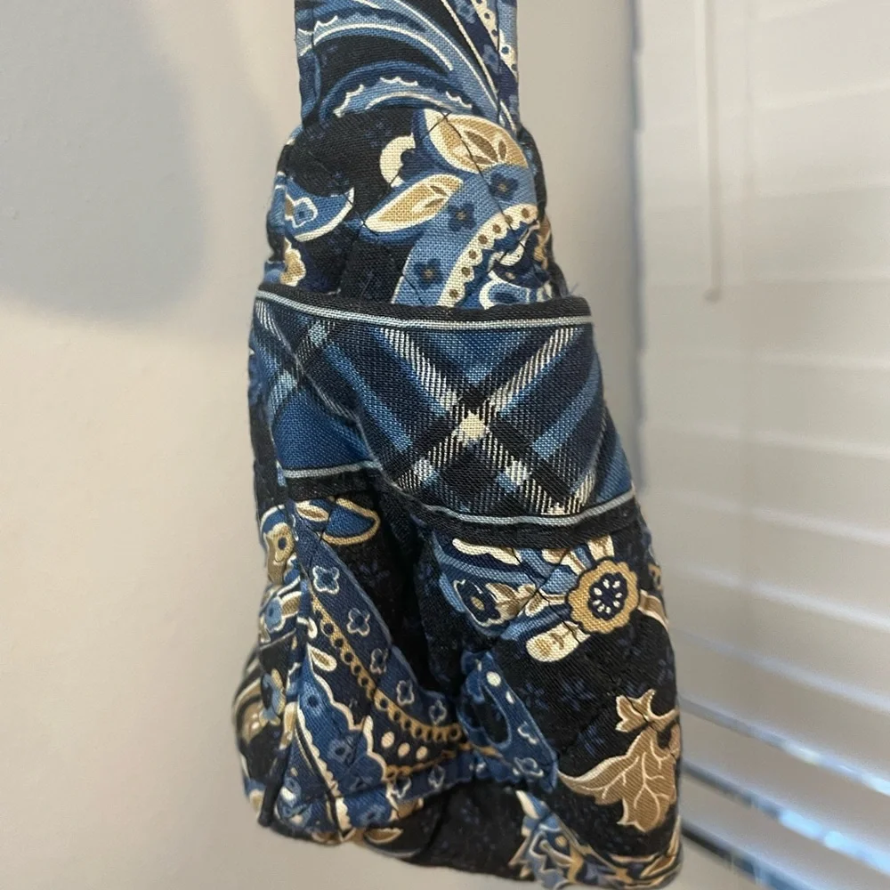 Vera Bradley “Windsor Navy” Shoulder bag - Picture 4 of 12